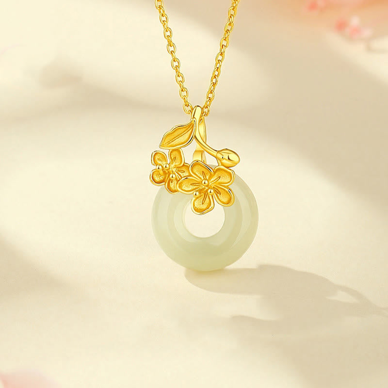 Collier en jade Hetian avec fleur de pêcher et boucle de paix