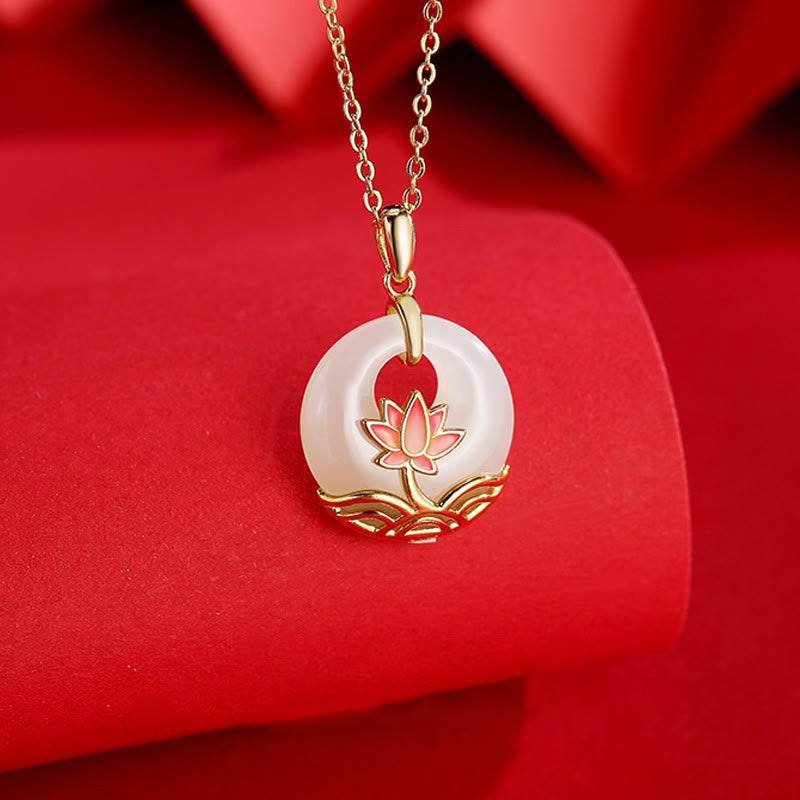 Collier de protection en jade blanc de Hetian et fleur de lotus