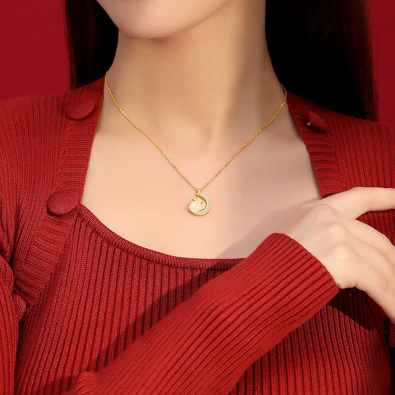 Collier croissant de lune en jade blanc Hetian
