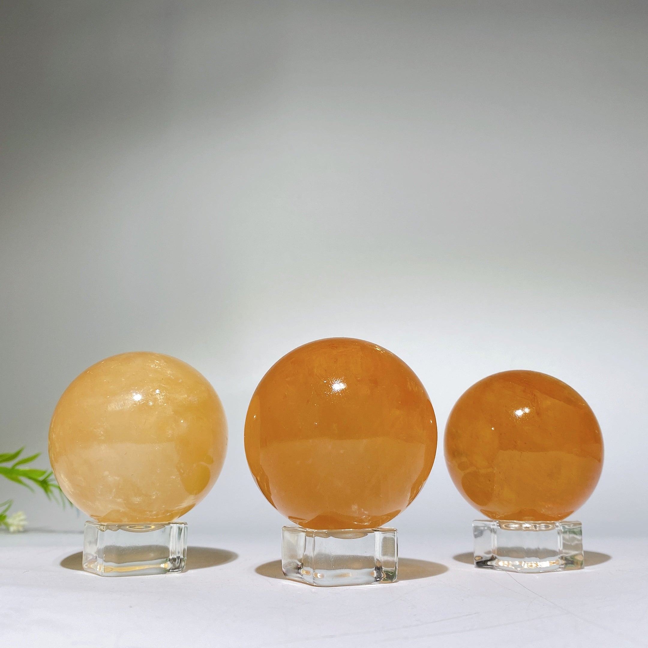 Sphère de cristal de calcite miel 47-52 mm pour la guérison
