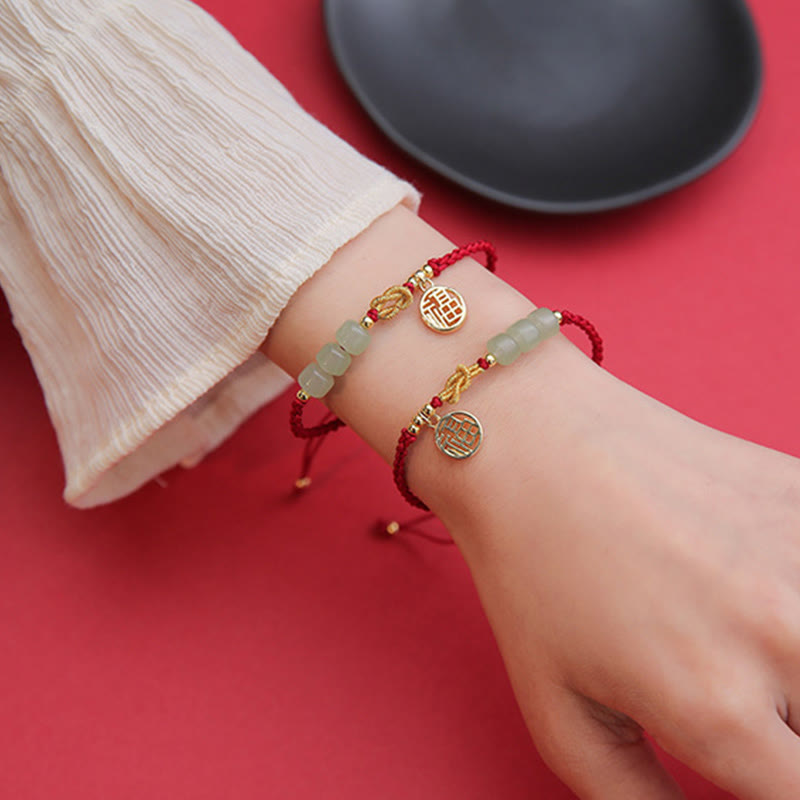 Bracelet en perles de jade avec breloque Fu sur corde rouge pour la chance et la prospérité