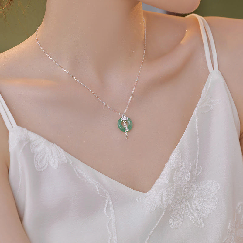 Collier papillon en jade et argent 925 avec boucle de paix
