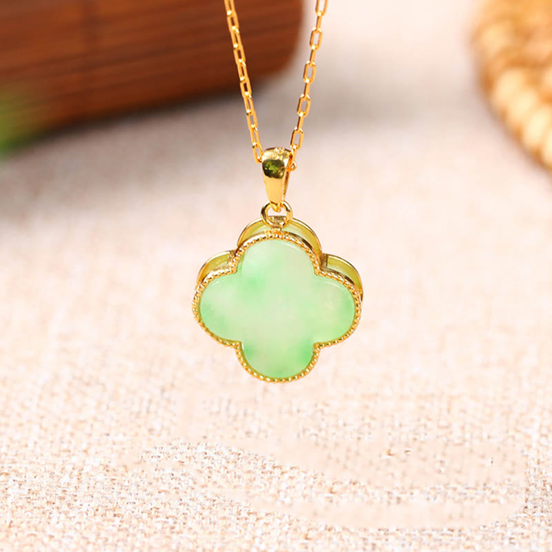 Collier pendentif porte-bonheur en jade avec trèfle à quatre feuilles