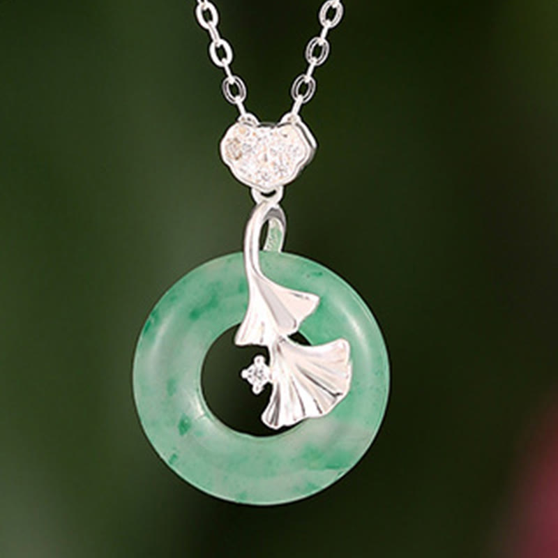 Collier en argent sterling avec boucle de paix en jade et ginkgo