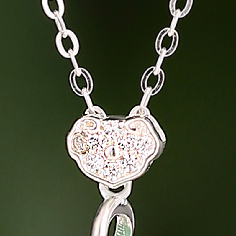 Collier en argent sterling avec boucle de paix en jade et ginkgo
