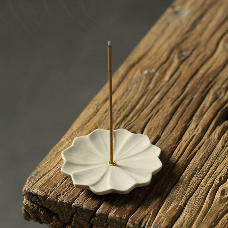 Brûleur d'encens en céramique Lotus au motif floral pour la sérénité