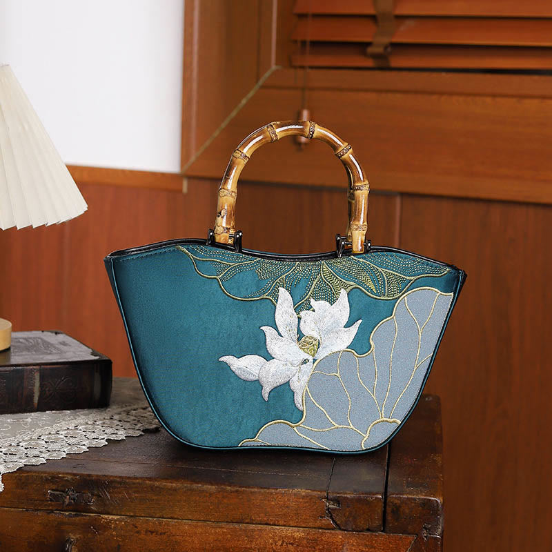 Sac à main brodé Lotus avec anse en bambou 17 cm sur 15 cm