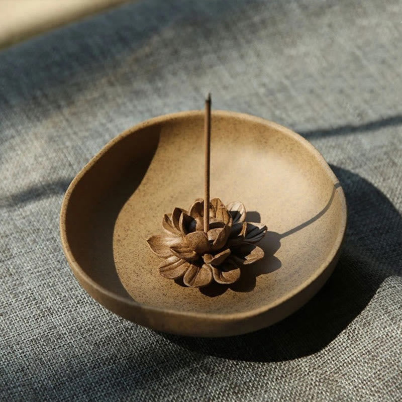 Brûle-encens en céramique sur piédestal Lotus pour la méditation 12 cm