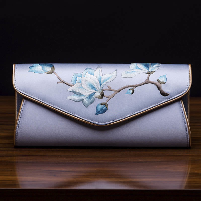 Sac moyen brodé Magnolia Su pour une élégance spirituelle