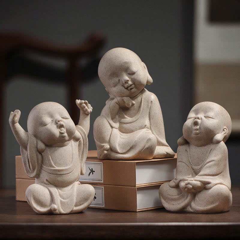 Statue de Bouddha moine en résine pour la méditation et la sérénité à la maison