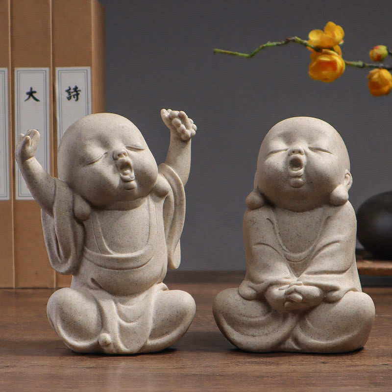 Statue de Bouddha moine en résine pour la méditation et la sérénité à la maison