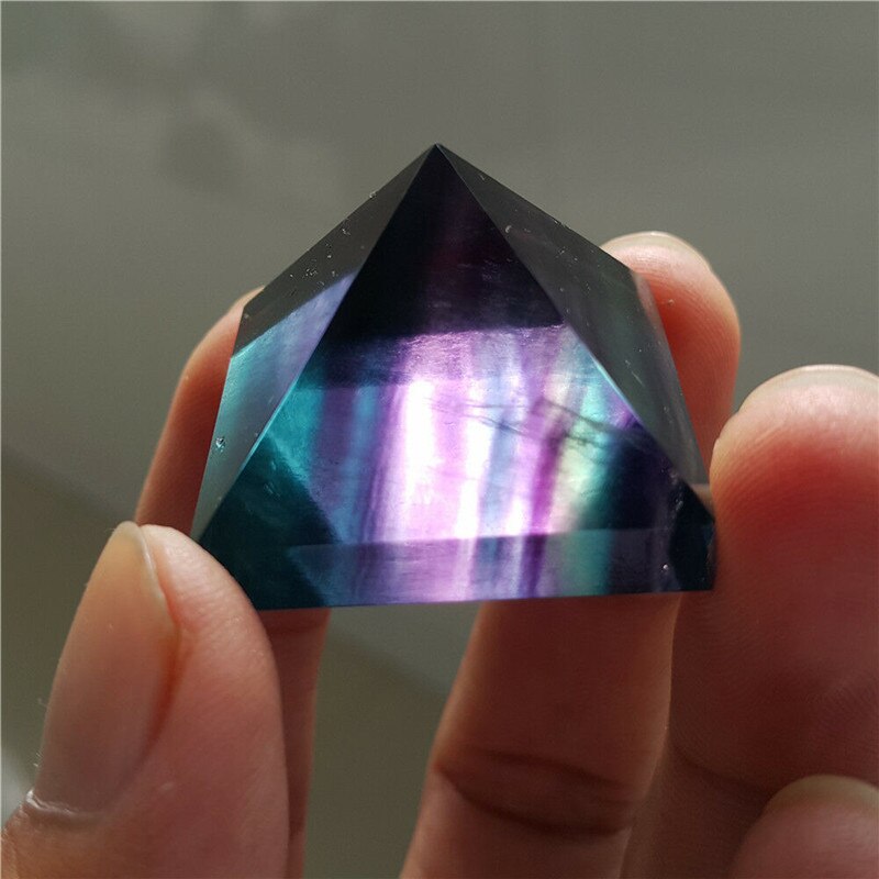 Pyramide miniature de purification en fluorite