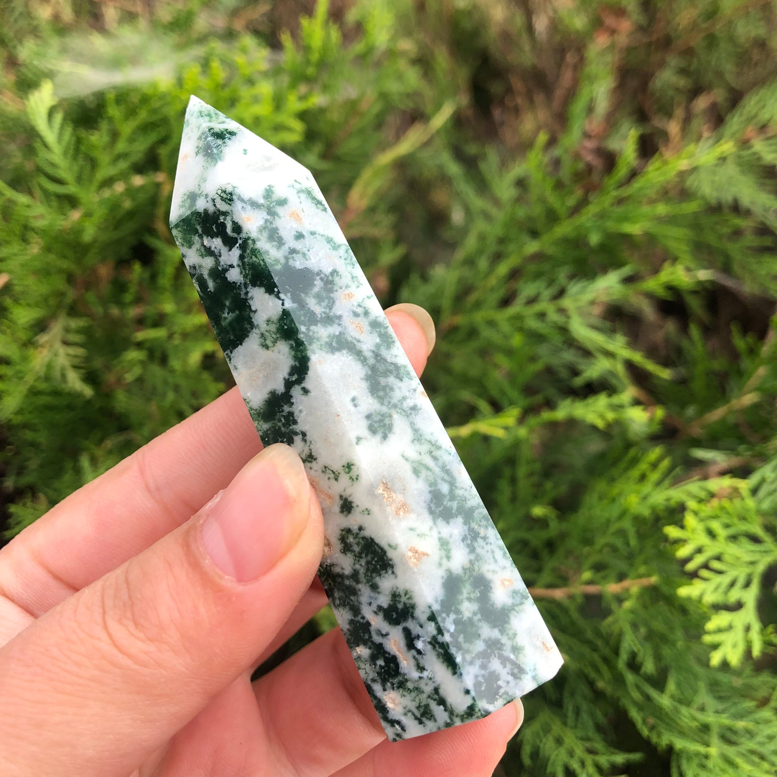 Tour de cristal de guérison en agate mousse pour l'équilibre énergétique