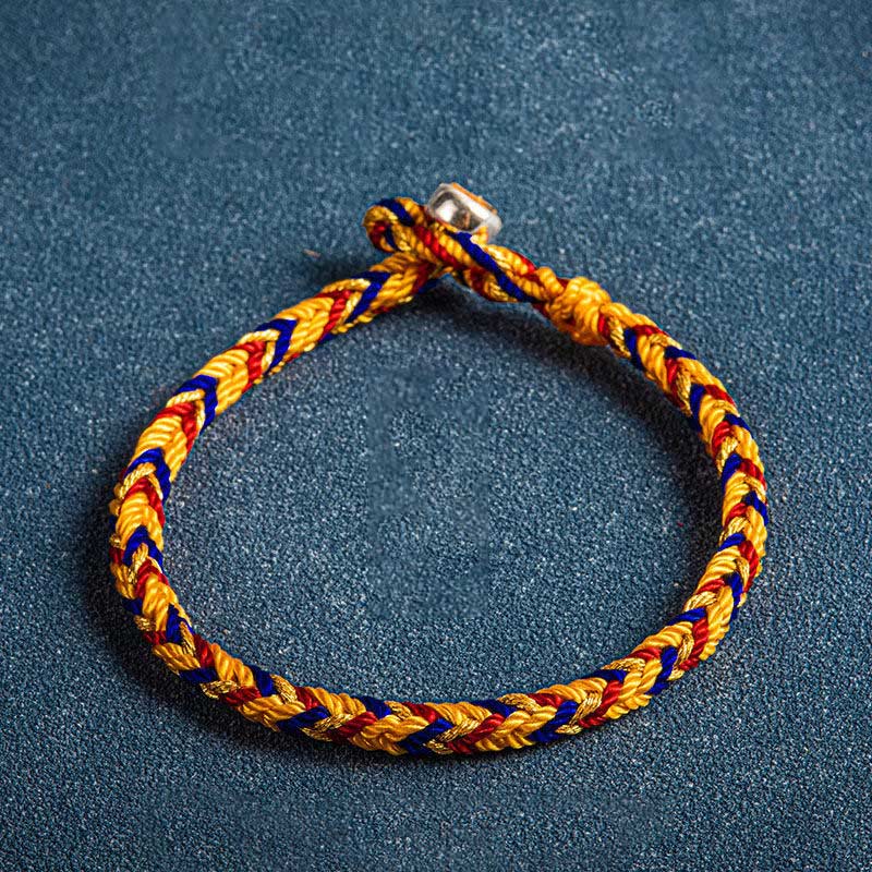Bracelet de protection en fil rouge multicolore avec breloque en argent