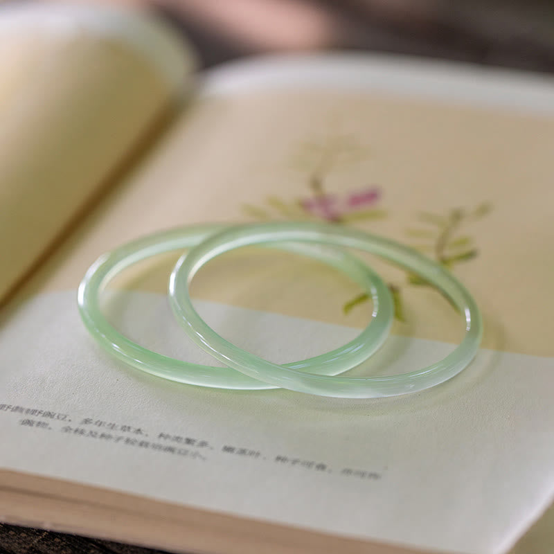 Bracelet jonc Force Courage en calcédoine verte naturelle 52 mm