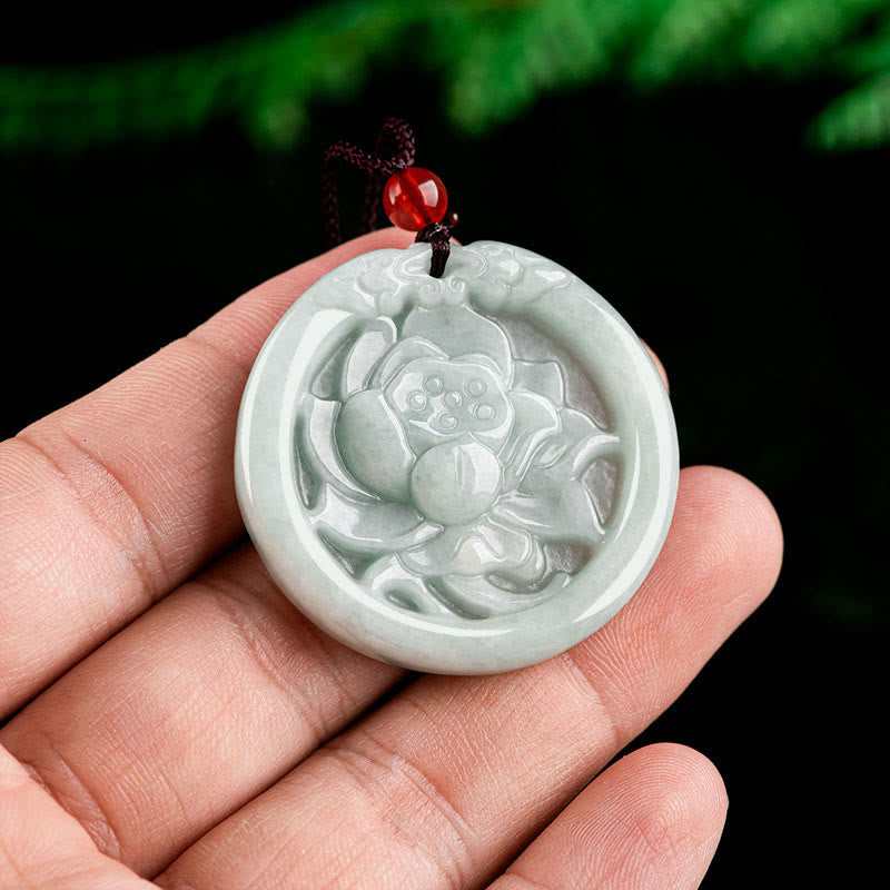 Collier de prospérité sculpté en fleur de lotus en jade naturel