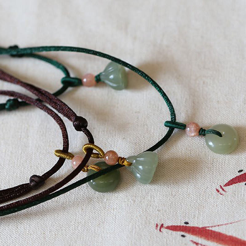 Collier en jade naturel avec boucle de paix et lotus | Énergie d'abondance