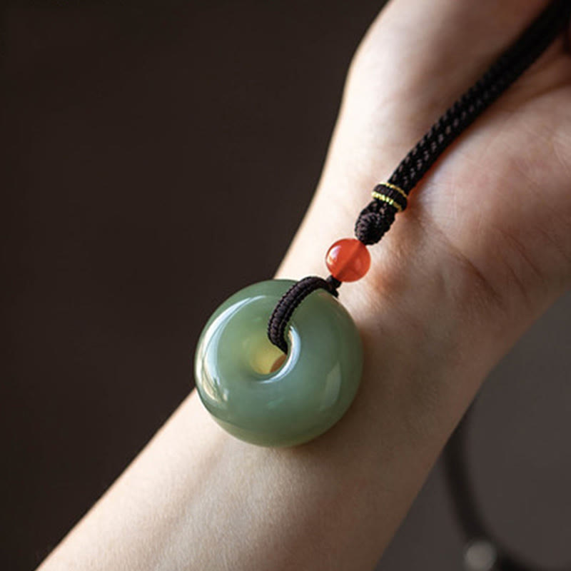 Collier en jade naturel avec boucle de paix et lotus | Énergie d'abondance