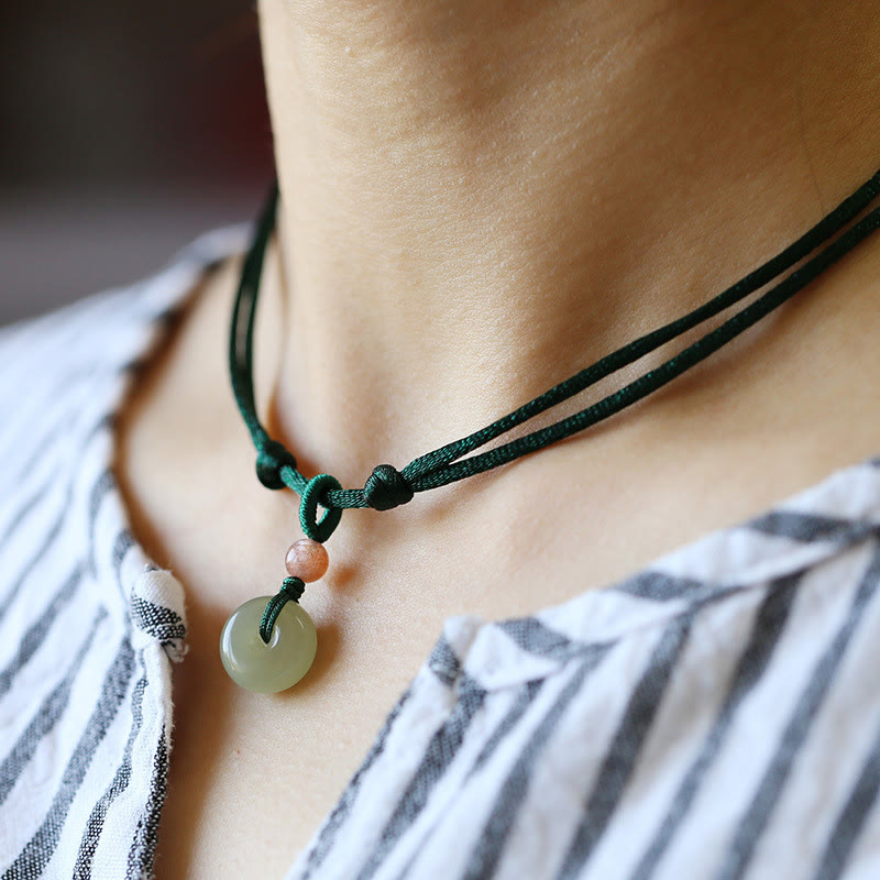 Collier en jade naturel avec boucle de paix et lotus | Énergie d'abondance