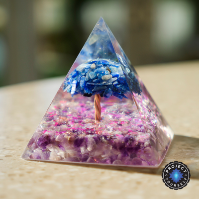 Pyramide d'orgone de l'arbre de vie nourrissant