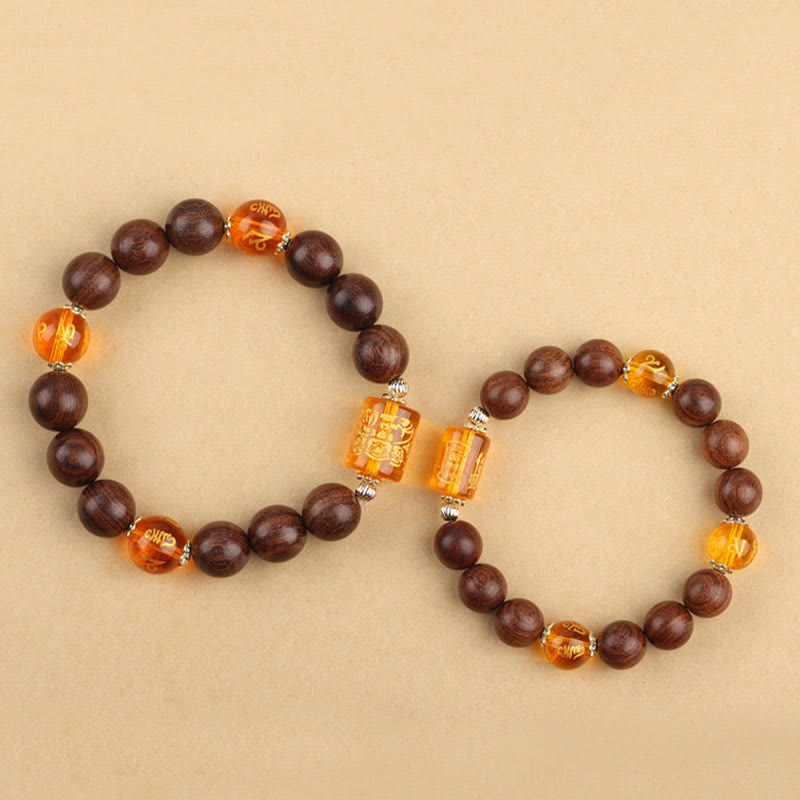 Bracelet Om Mani Padme Hum en bois de Phoebe Zhennan pour la protection spirituelle