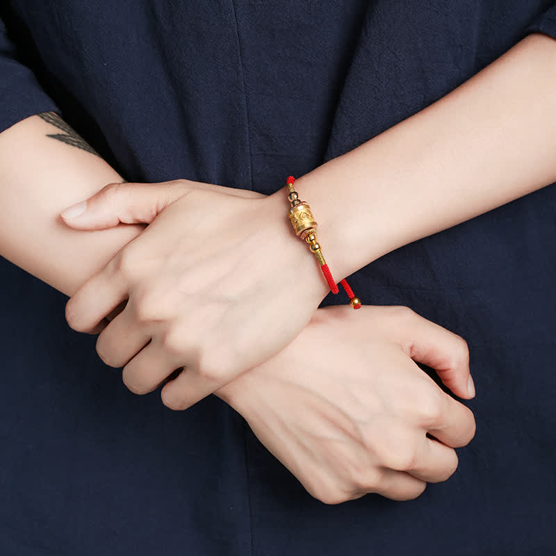 Bracelet Om Mani Padme Hum en argent sterling avec cordon rouge porte-bonheur