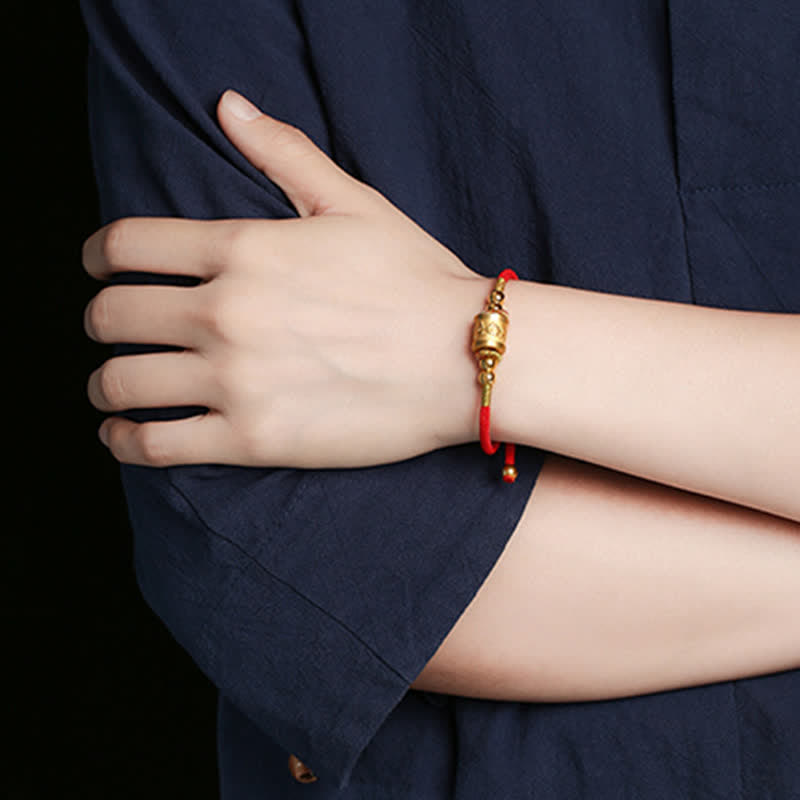 Bracelet Om Mani Padme Hum en argent sterling avec cordon rouge porte-bonheur