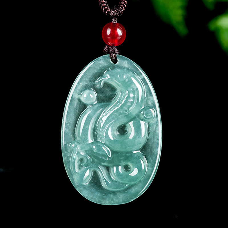 Collier pendentif serpent en jade ovale pour la chance et la protection
