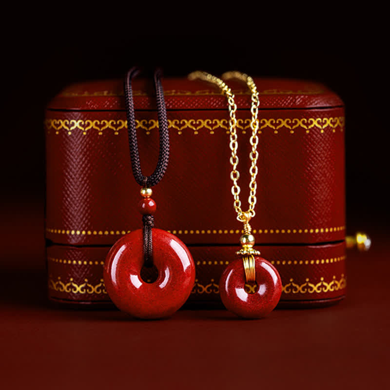 Collier en cinabre avec boucle de paix | Pendentif bénédiction apaisante