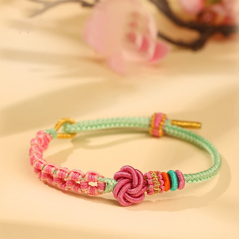 Bracelet en fil rouge avec nœud en fleur de pêcher pour la protection et l'amour