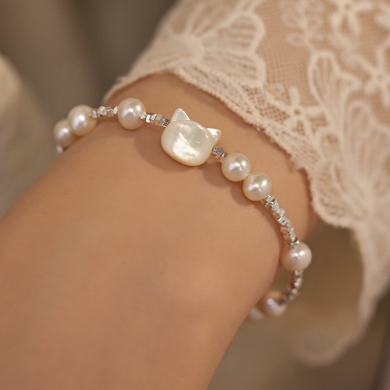 Bracelet de guérison en perles et tête de chat avec pierre Tridacna et chaîne en argent