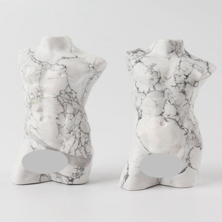 Figurine en cristal howlite poli de 3,45 pouces sculptée