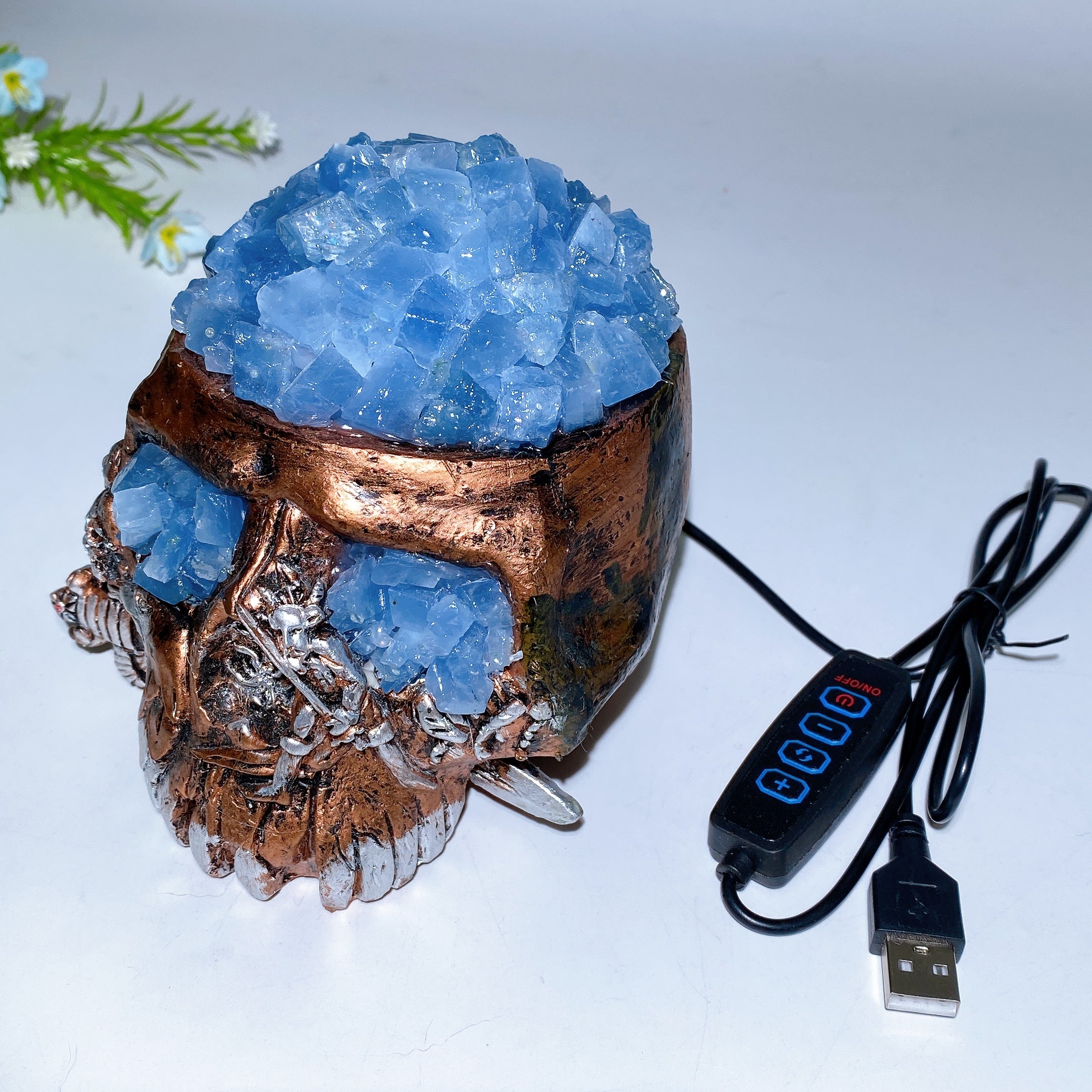 Lampe USB en forme de tête de mort en fluorite brute et célestite, 4,6 pouces