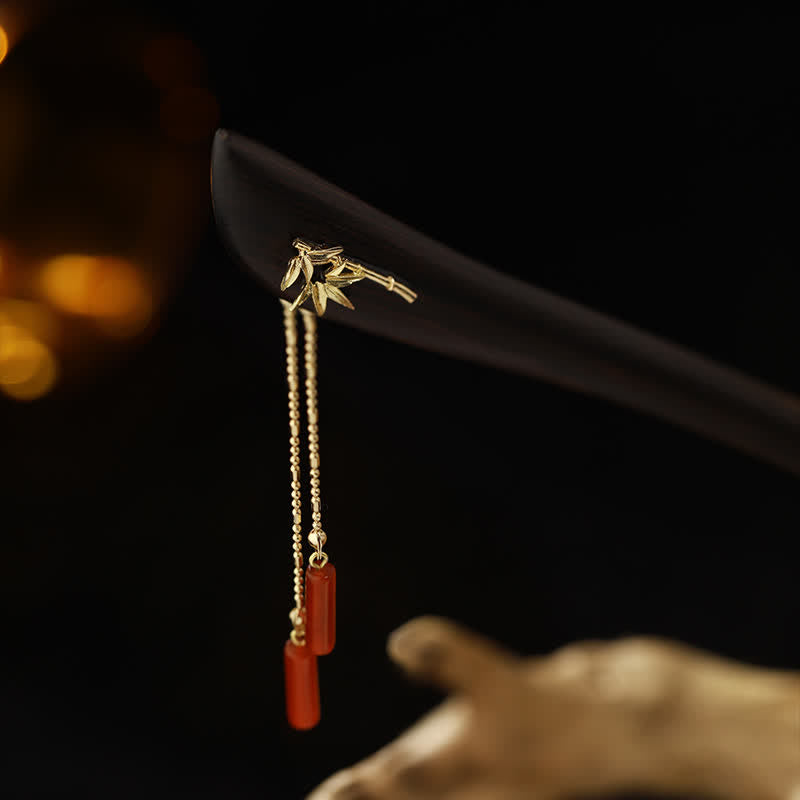 Épingle à cheveux chinoise en bois d'ébène et agate rouge avec pompon