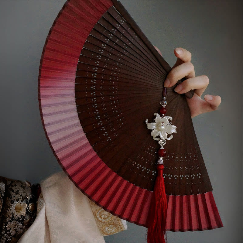 Éventail chinois pliant en bambou et soie Red Lily 22 cm