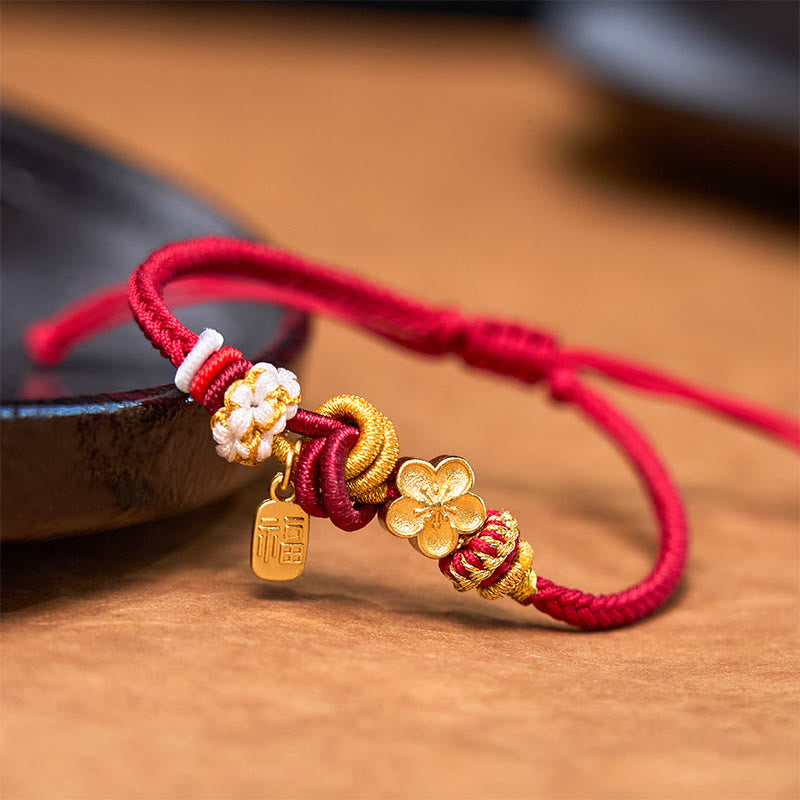Bracelet en fil rouge avec breloque en fleur de pêcher pour la chance et la protection