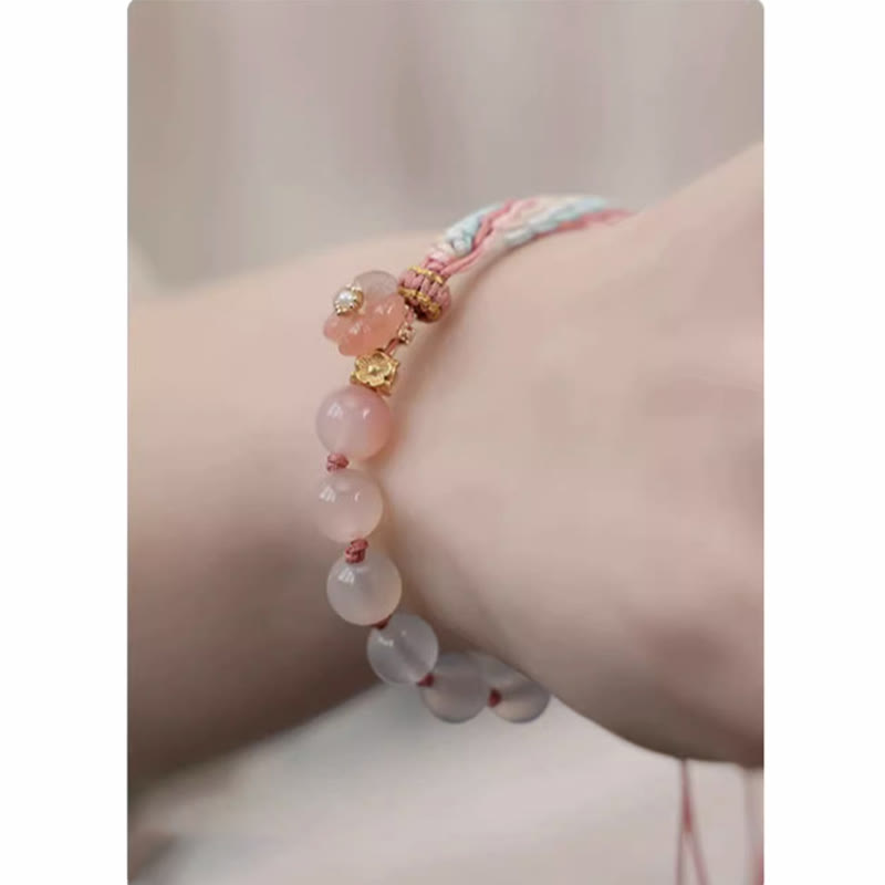 Bracelet en agate à nœud de réincarnation avec breloque en fleur de pêcher