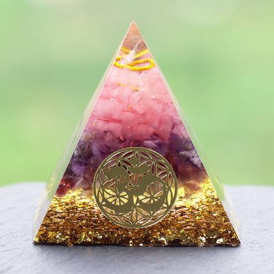 Pyramide de guérison en orgonite de quartz rose