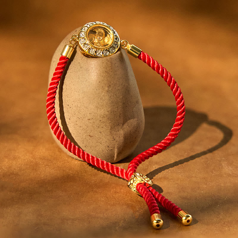 Bracelet de foi en fil rouge avec moulin à vent rotatif en cuivre et laiton