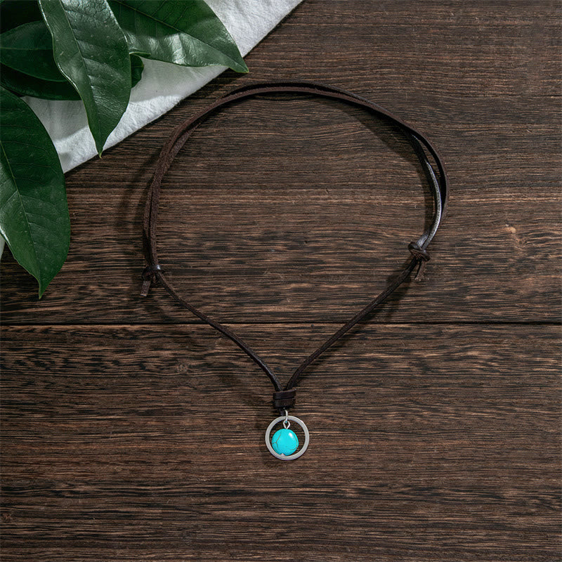 Collier pendentif rond turquoise avec symbole de force de protection