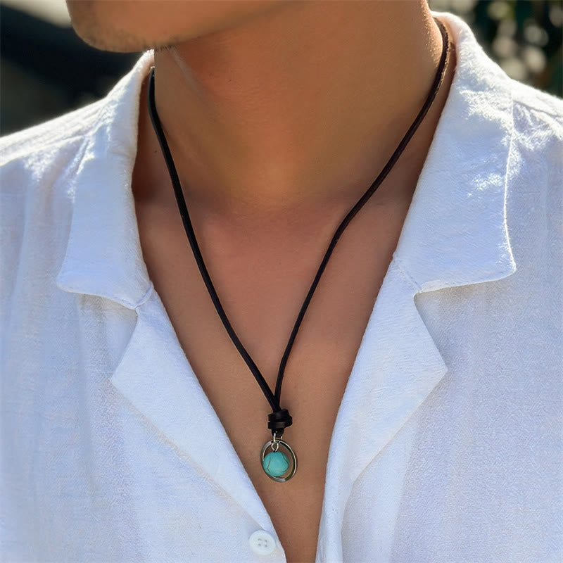 Collier pendentif rond turquoise avec symbole de force de protection