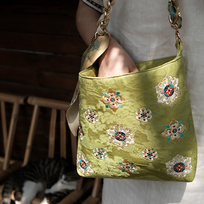 Sac bandoulière brodé en satin Su vert – Élégant sac fourre-tout de yoga