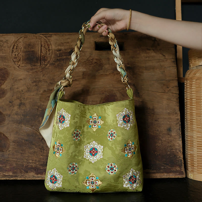Sac bandoulière brodé en satin Su vert – Élégant sac fourre-tout de yoga
