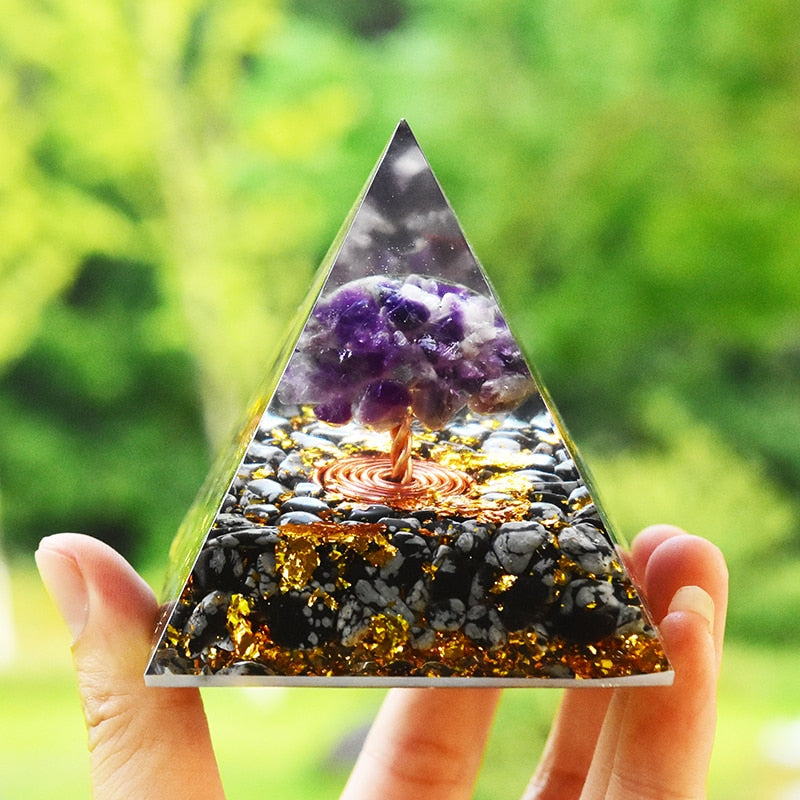 Pyramide d'orgone de la forêt sereine