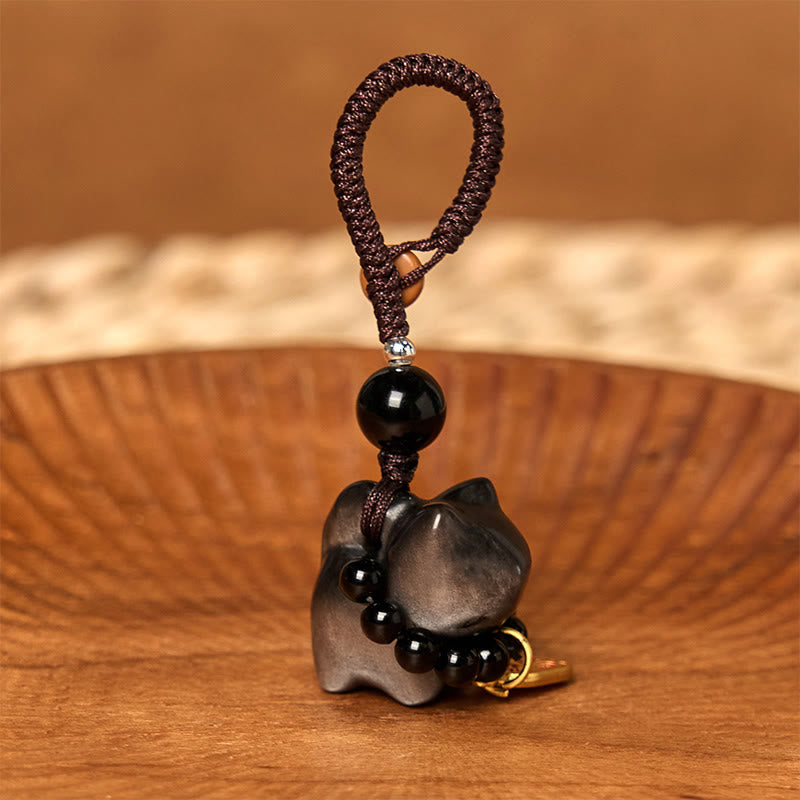 Porte-clés de protection en obsidienne argentée avec le personnage Fu