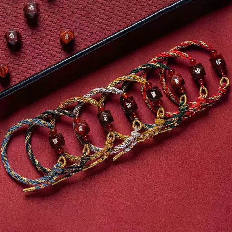 Bracelet de protection du zodiaque chinois en bois de santal rouge à petites feuilles