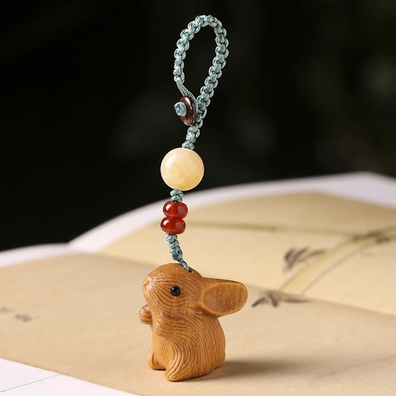 Porte-clés porte-bonheur lapin en bois de santal rouge à petites feuilles | Breloque de protection