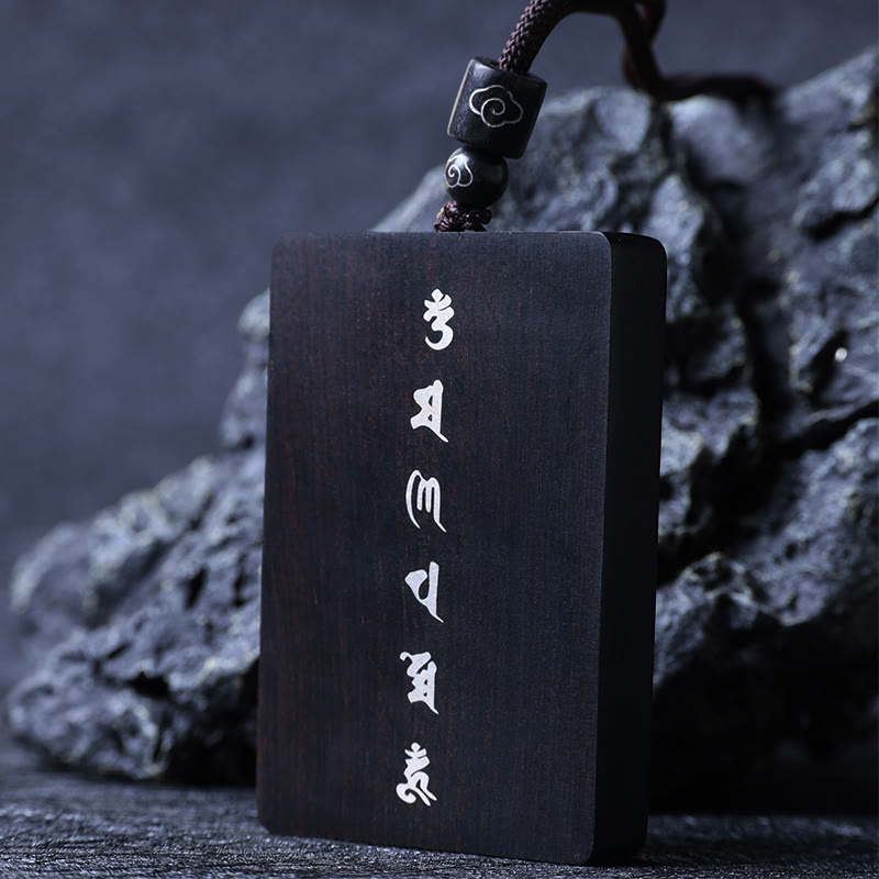 Collier Om Mani Padme Hum en bois de santal rouge à petites feuilles