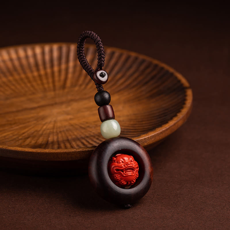 Porte-clés de protection Om Mani Padme Hum en bois de santal rouge à petites feuilles