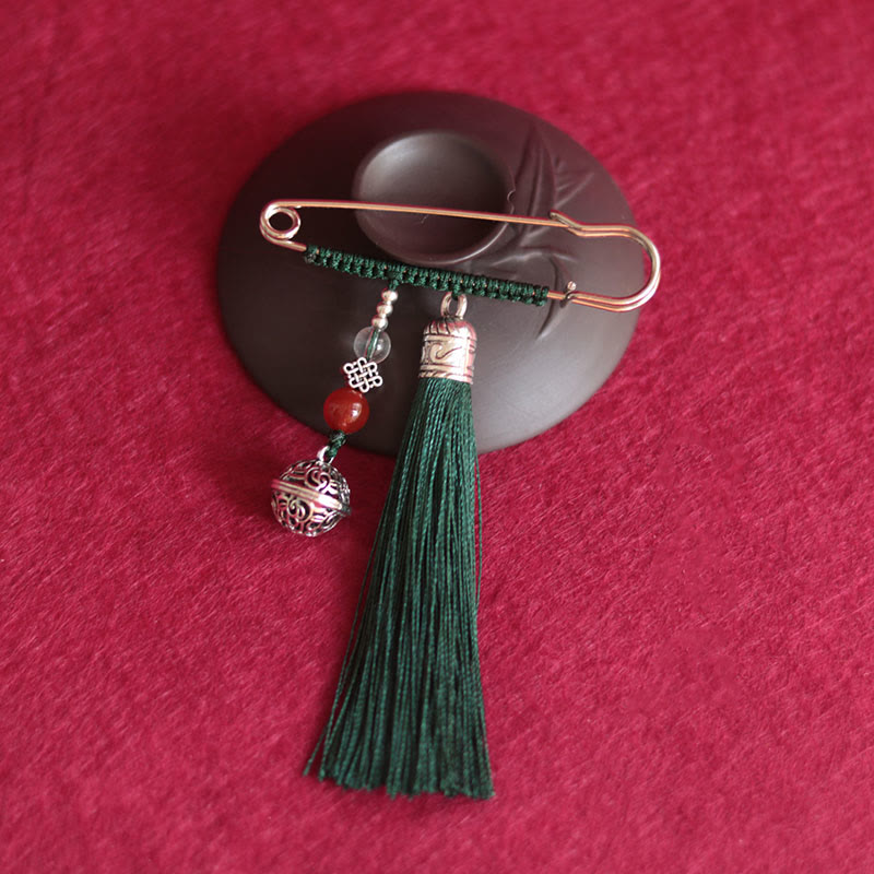 Broche à pompons rétro spirituelle pour la protection et la chance